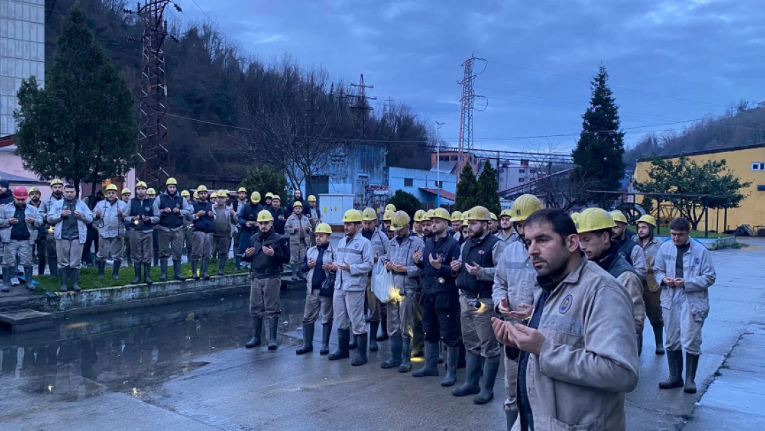 Amasra’da Kahraman Madenciler Deprem Şehitleri İçin Dua Etti