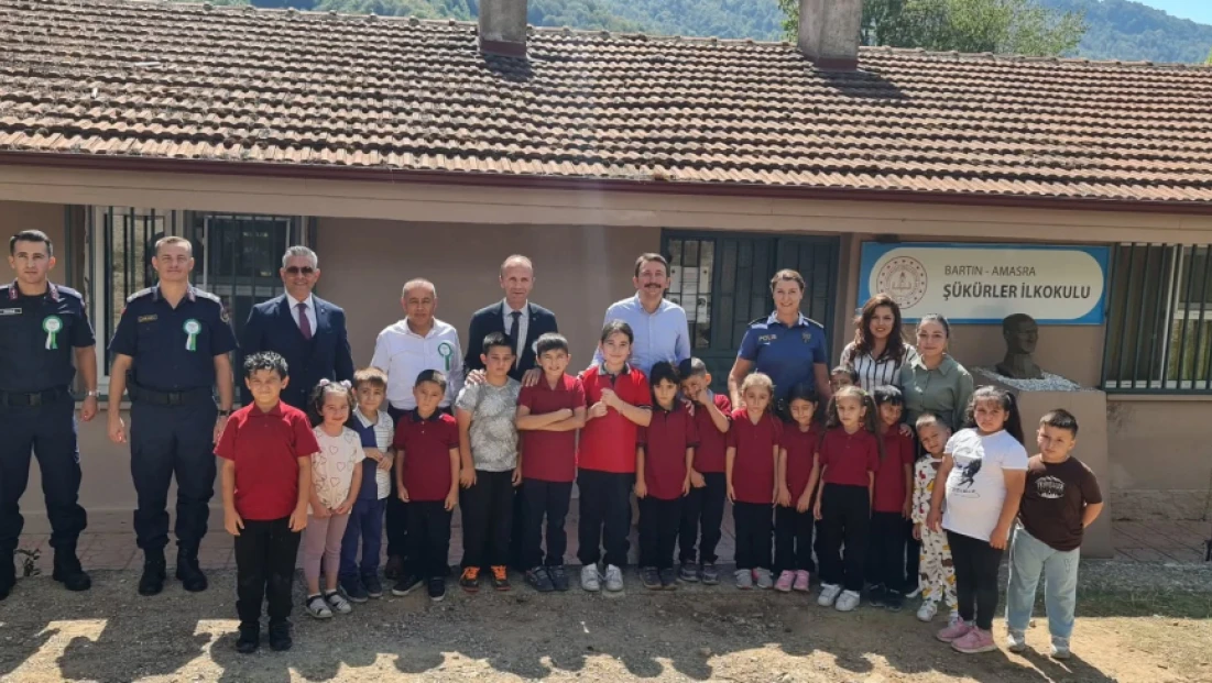 Amasra’da öğrenciler geleceğe fidan dikti