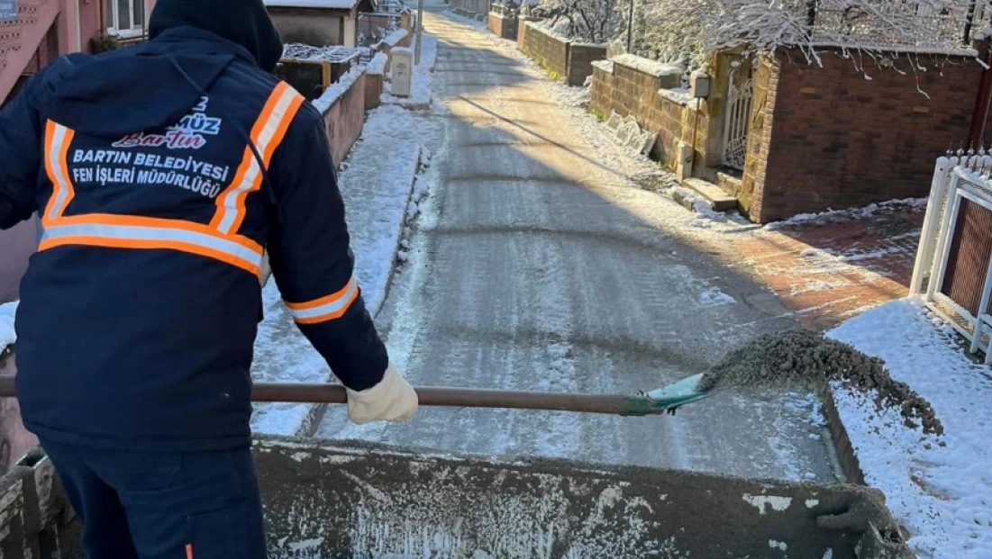 Bartın Belediyesi’nden Kesintisiz Kar Mesaisi