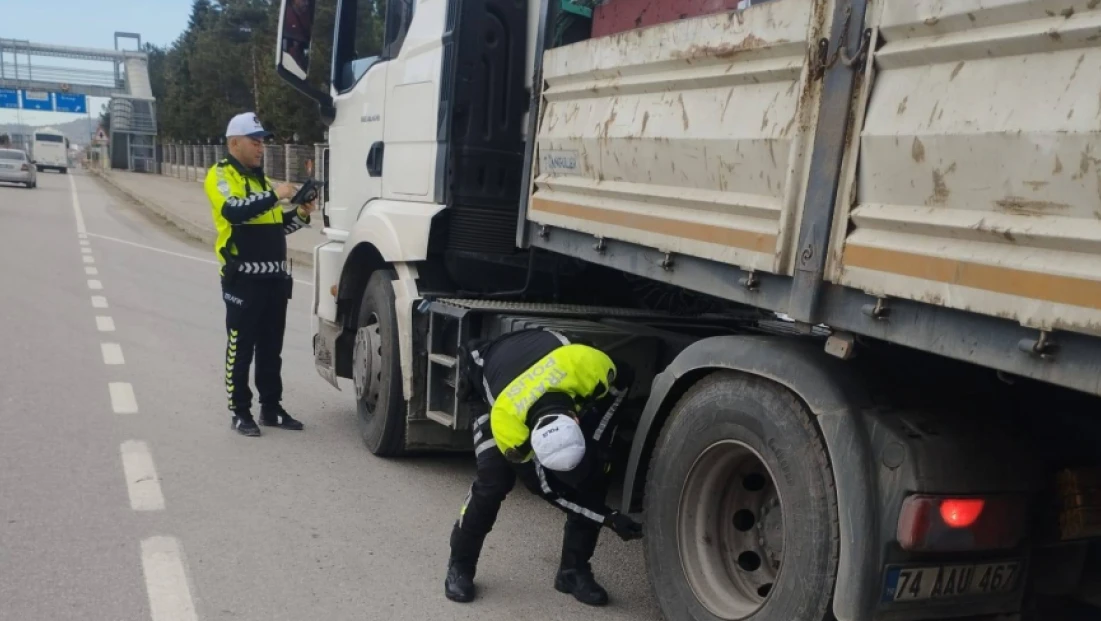 Bartın’da Ticari Araçlara Kış Lastiği Kontrolü