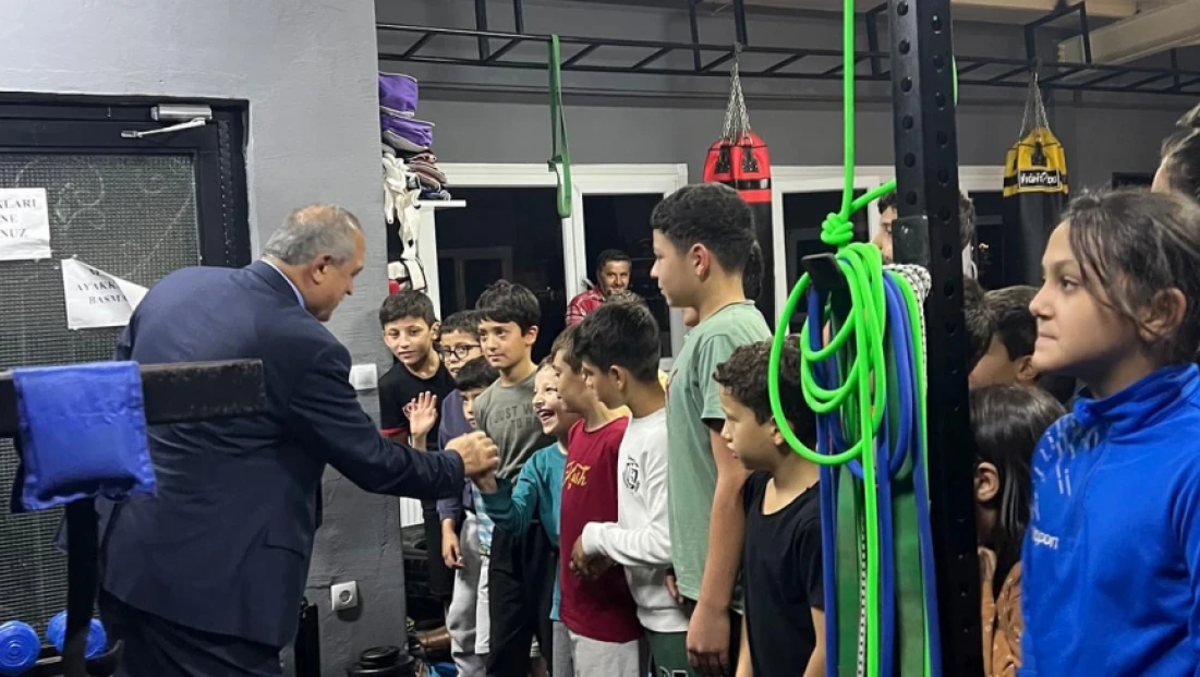 Başkan Uzun’dan Minik Güreşçilere Destek