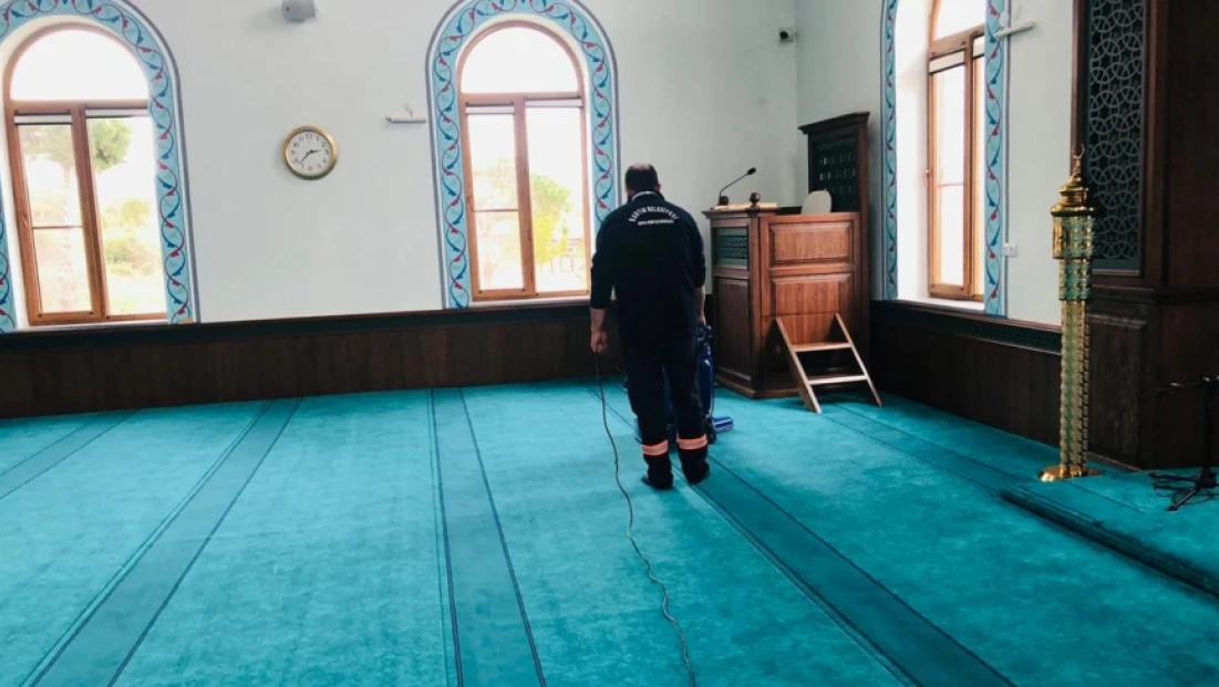 Camilerde Hijyen Seferberliği Sürüyor