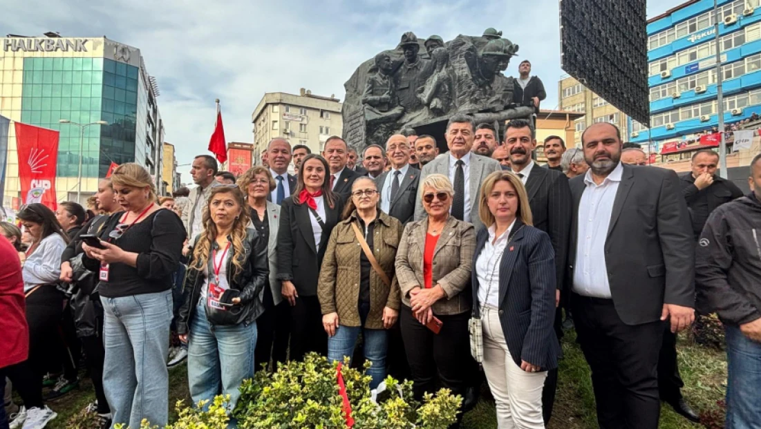 CHP Bartın Teşkilatı, Madenci Anıtı’nda Demokrasiye Destek Verdi