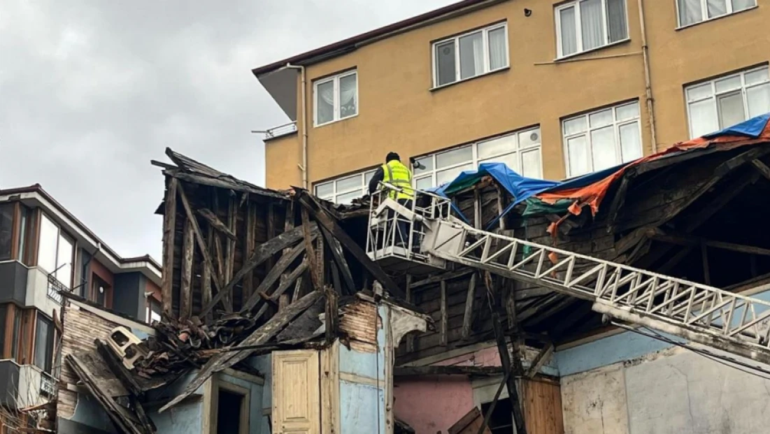Çömeler Sokak’taki Metruk Bina Yıkıldı