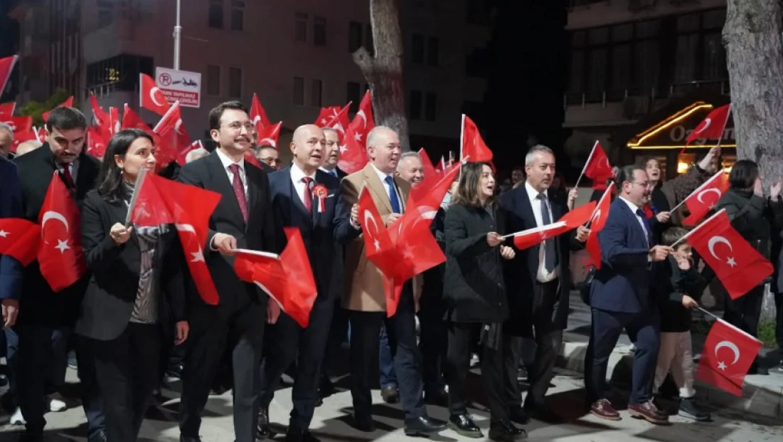 Cumhuriyet Coşkusuna Tartışma Gölgesi