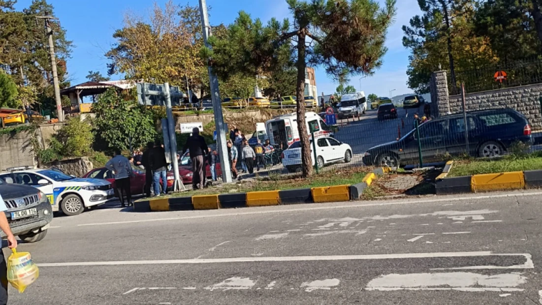 Devlet Hastanesi Girişinde Kaza: 2 Yaralı