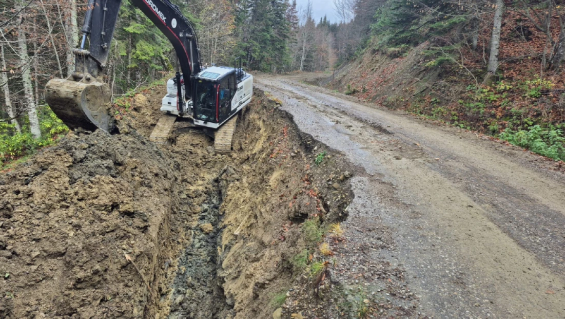 İl Özel İdaresinden Köy Yollarında Yoğun Mesai