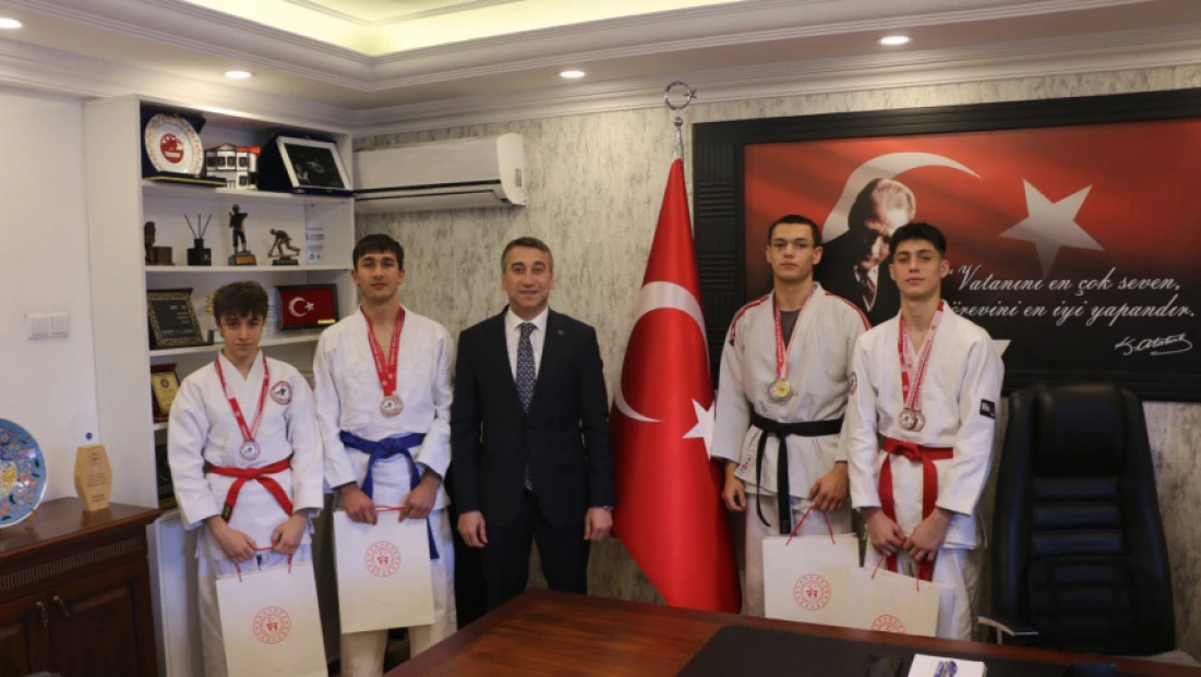 Ju Jitsu Şampiyonlarından İl Müdürü Akkaş’a Ziyaret