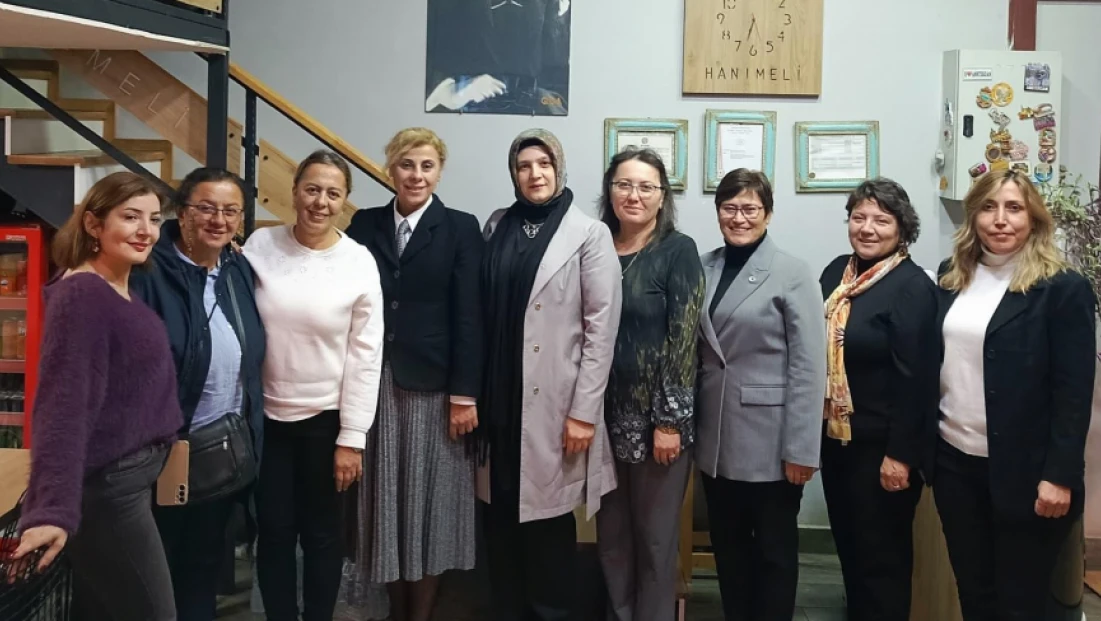 Kadın Muhtarlar Gelecek Partisi’nde Bir Araya Geldi