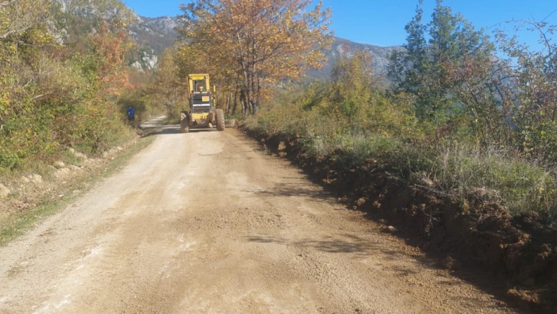 Köy yollarında hummalı çalışma