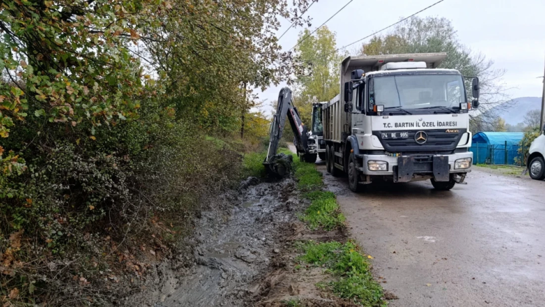 Köylerde Altyapı ve Yol Çalışmaları Hız Kesmeden Sürüyor