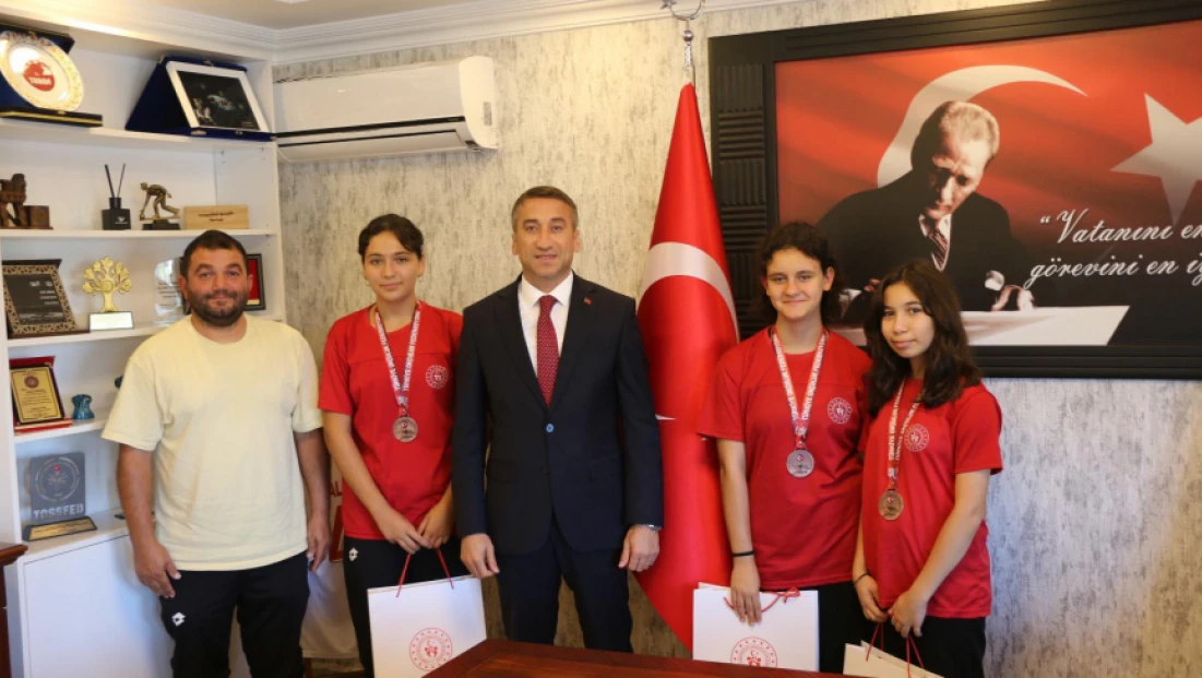 Türkiye Üçüncüsü Sporcular İl Müdürü Akkaş’ı Ziyaret Etti