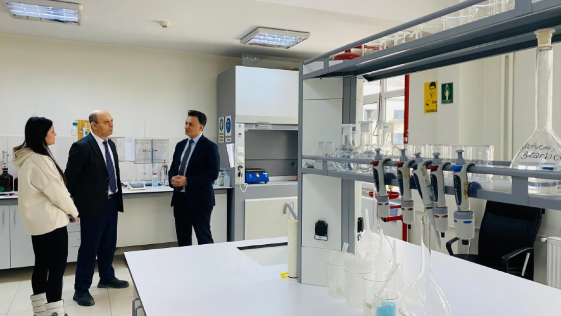 Türkmen Toprak Tahlil Laboratuvarını İnceledi
