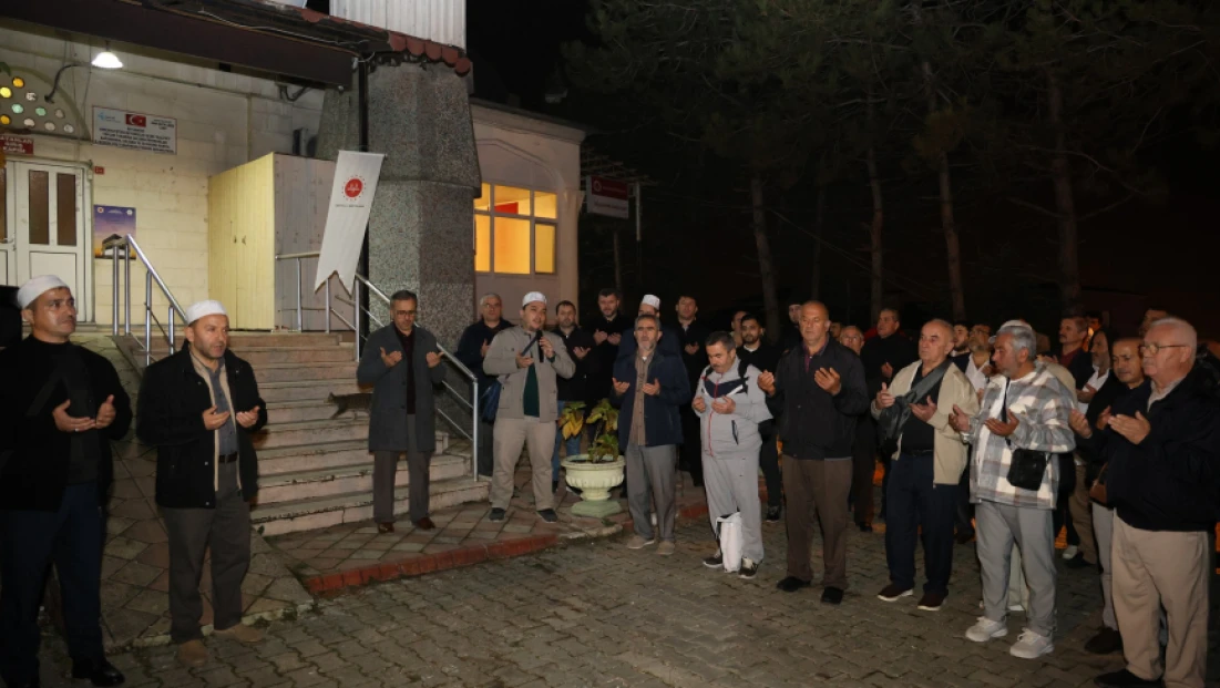 Umreciler Dualarla Uğurlandı