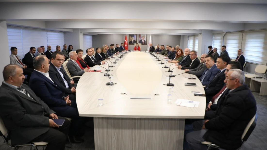 Vali Arslan’dan Kamu Kurumlarına Hizmette Titizlik Talimatı