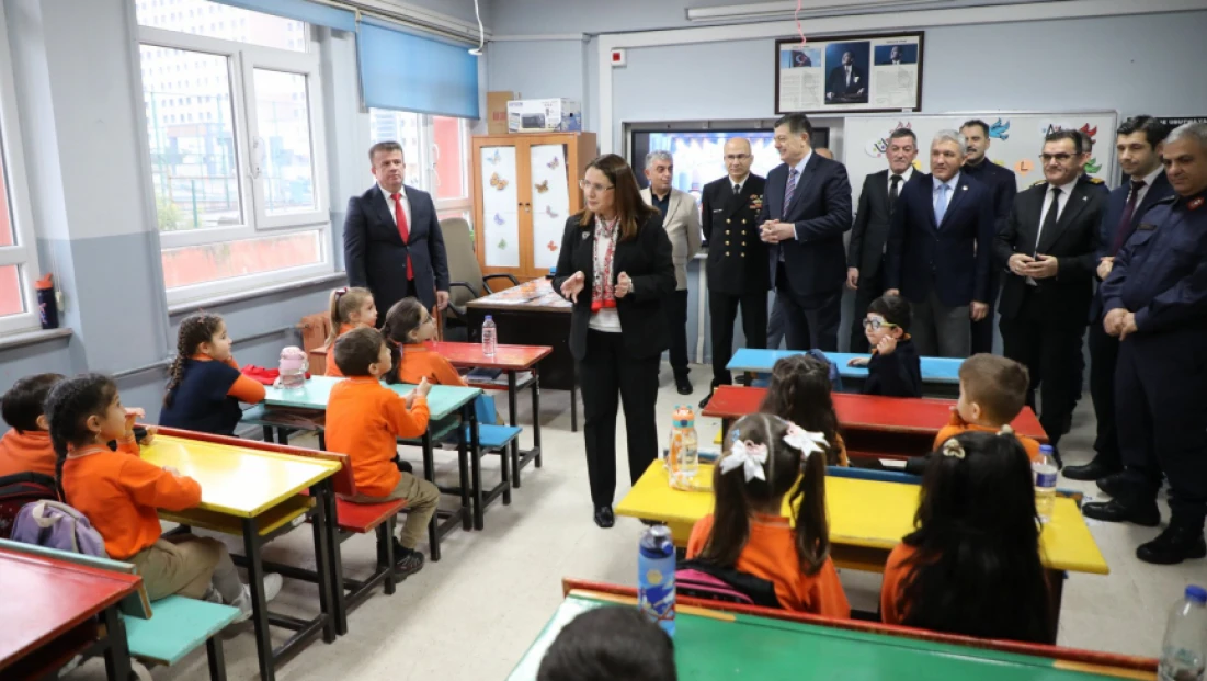 Vali Arslan Öğrencilerin Karne Sevincine Ortak Oldu