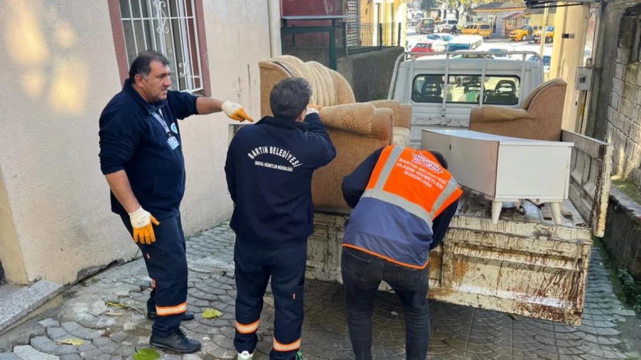 Belediyeden İhtiyaç Sahibi Ailelere Ev Eşyası Desteği