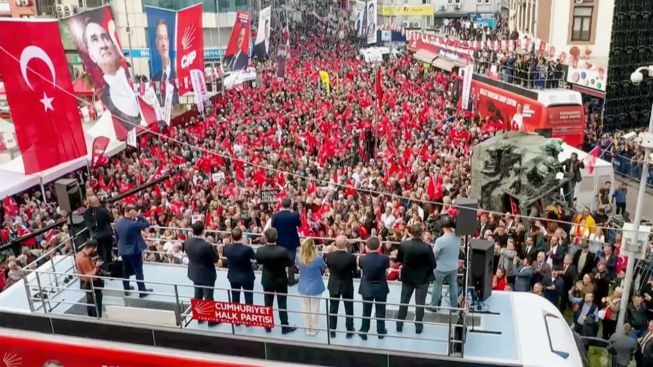 CHP Bartın Teşkilatı, Madenci Anıtı'nda Demokrasiye Destek Verdi