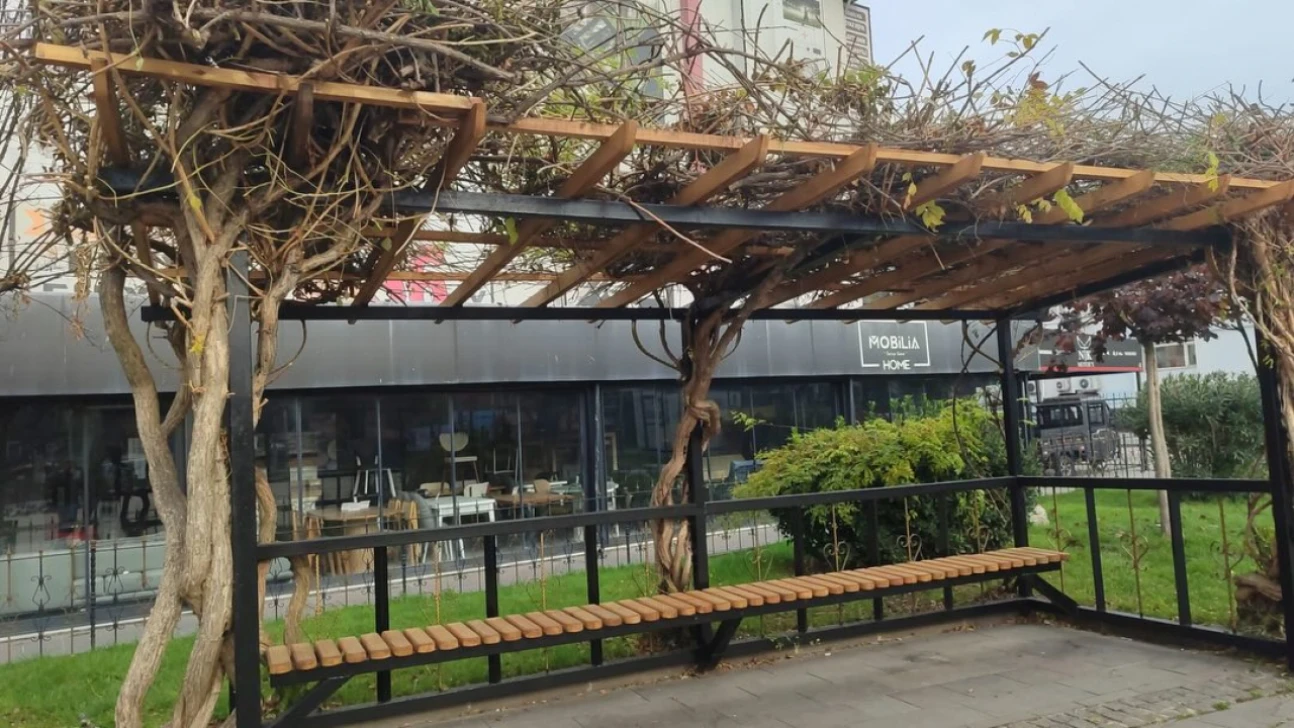 Cumhuriyet Meydanı'ndaki Kent Mobilyaları Yenilendi