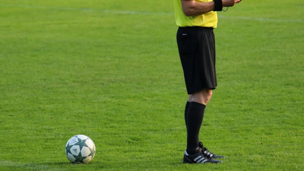 Futbola Tutkun Gençlere Hakemlik Fırsatı