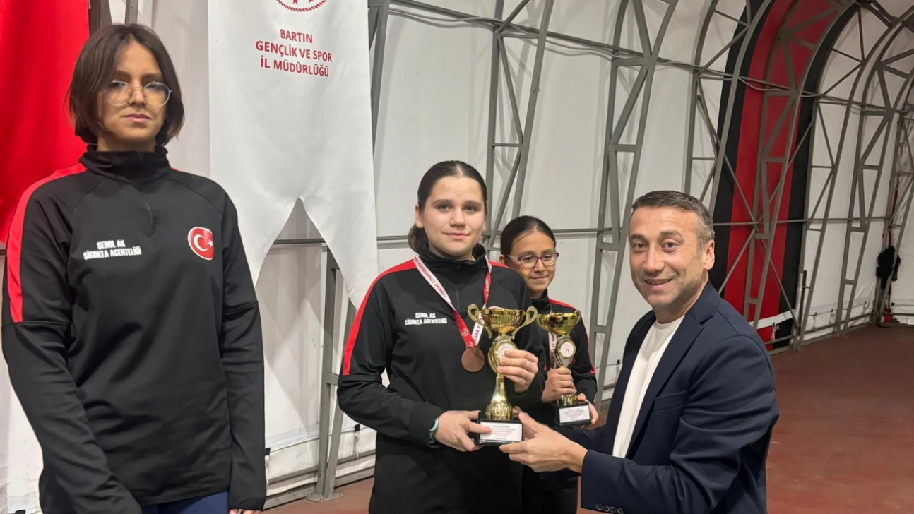 Tenis Kortlarında Cumhuriyet Coşkusu