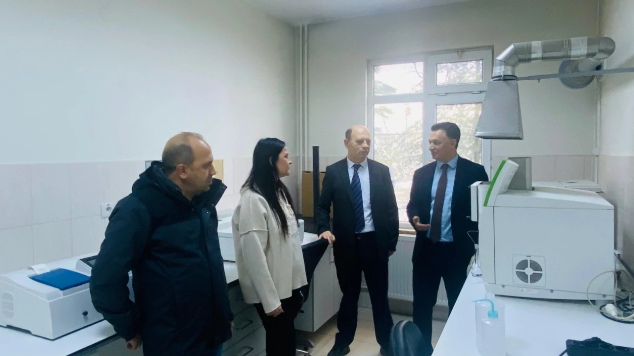 Türkmen Toprak Tahlil Laboratuvarını İnceledi