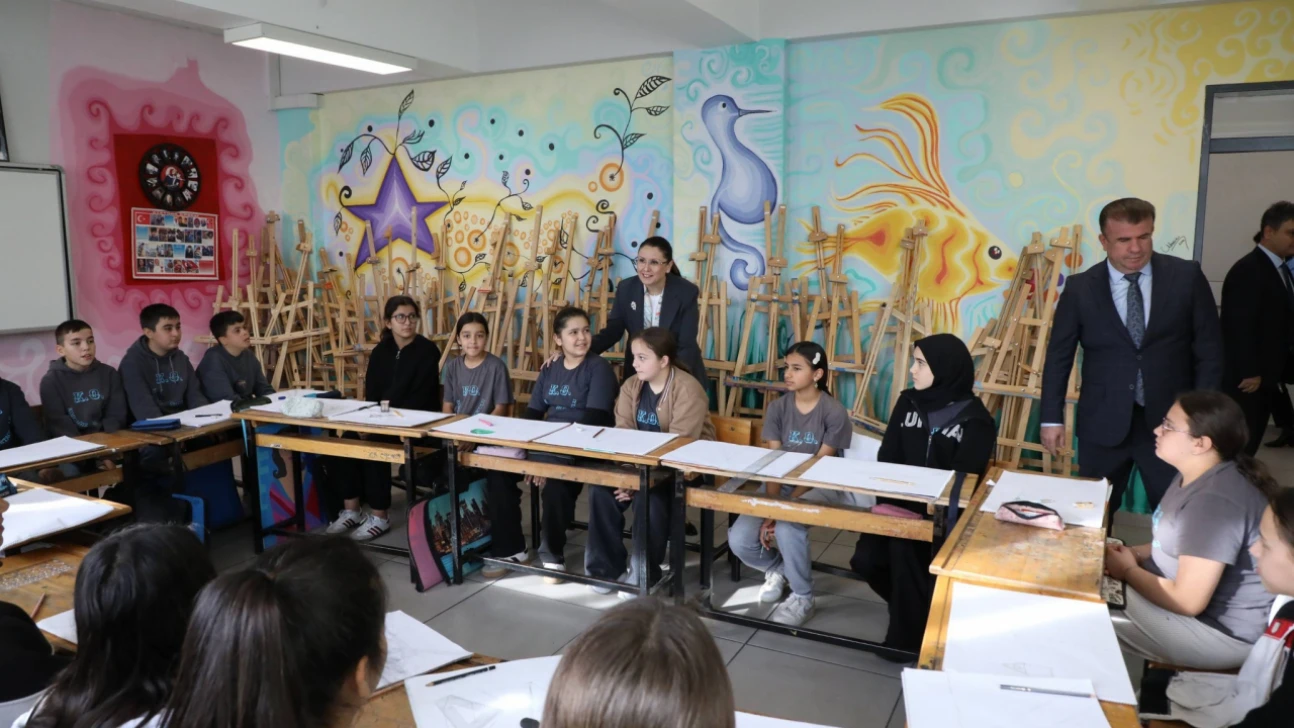 Vali Arslan, Kozcağız'da Öğrencilerle Buluştu