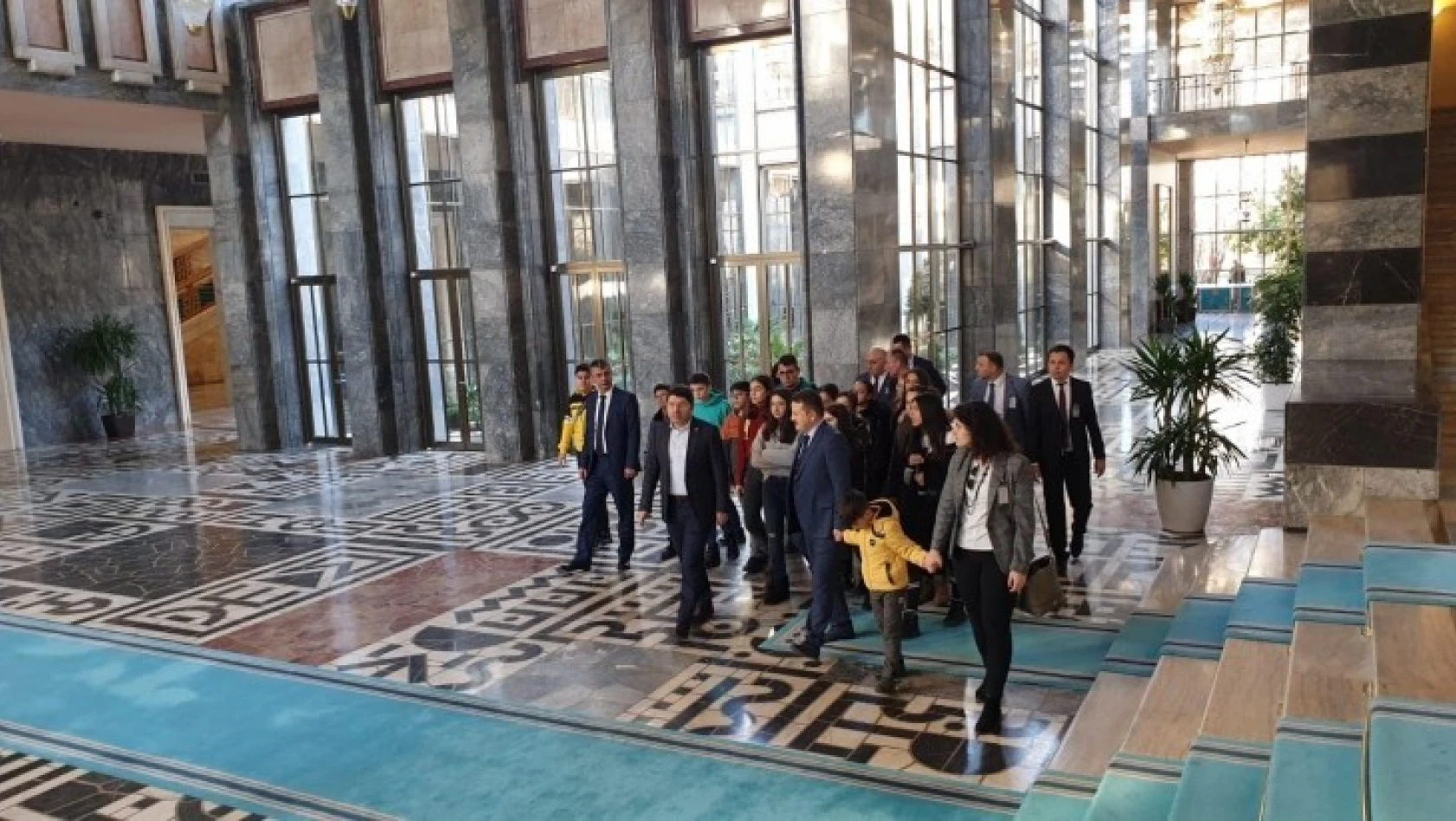 Amasralı başarılı öğrencilerden Tunç'a Meclis ziyareti