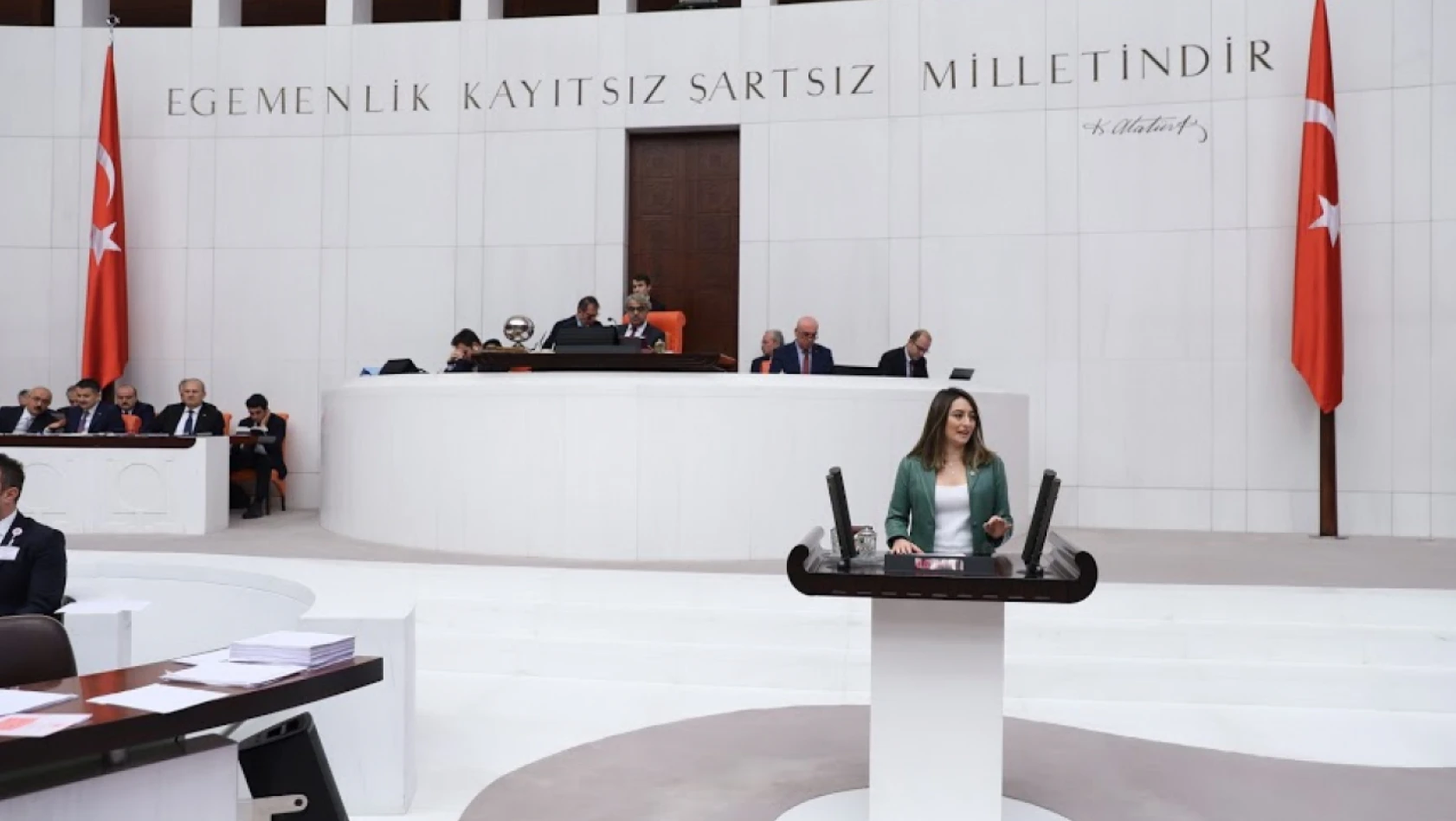 Bankoğlu 'Ulu Önder Atatürk'ü minnetle anıyorum'