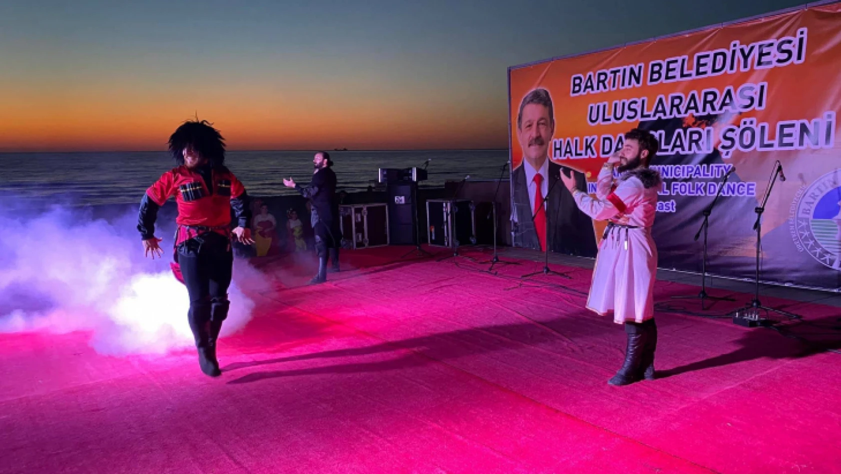 Bartın'da Uluslar arası Halk Dansları Şöleni