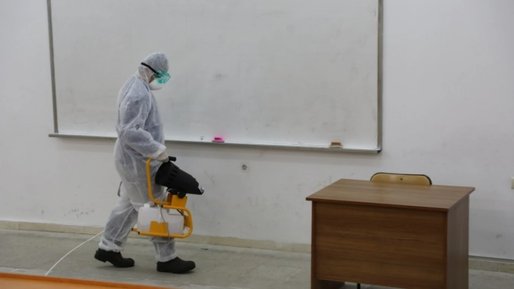 Bartın Üniversitesi'nde dezenfekte çalışmaları devam ediyor