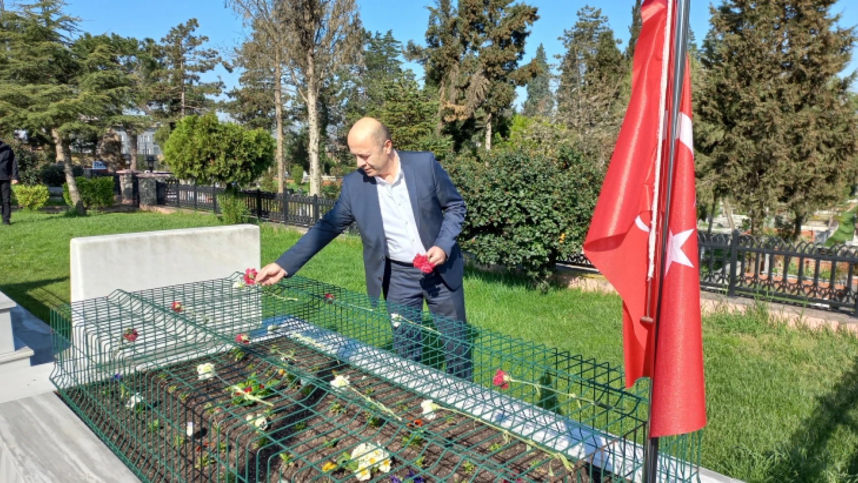 Başkan Çakır'dan Şehitlik ziyareti