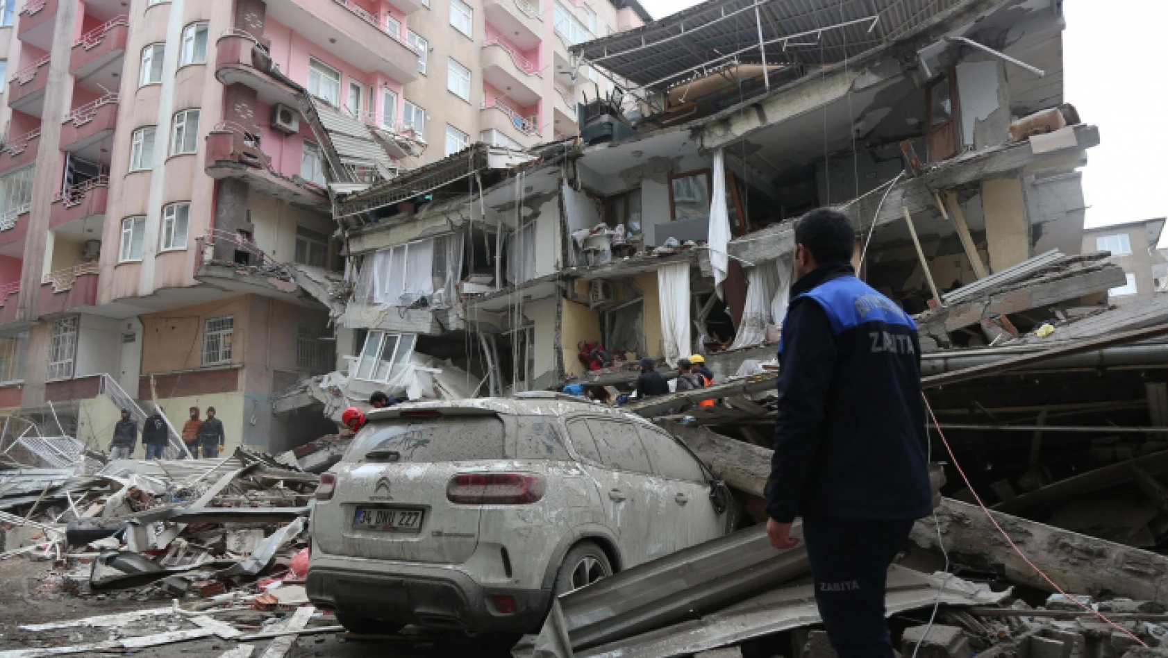 Deprem bölgesinden 28 Bin 44 kişi tahliye edildi