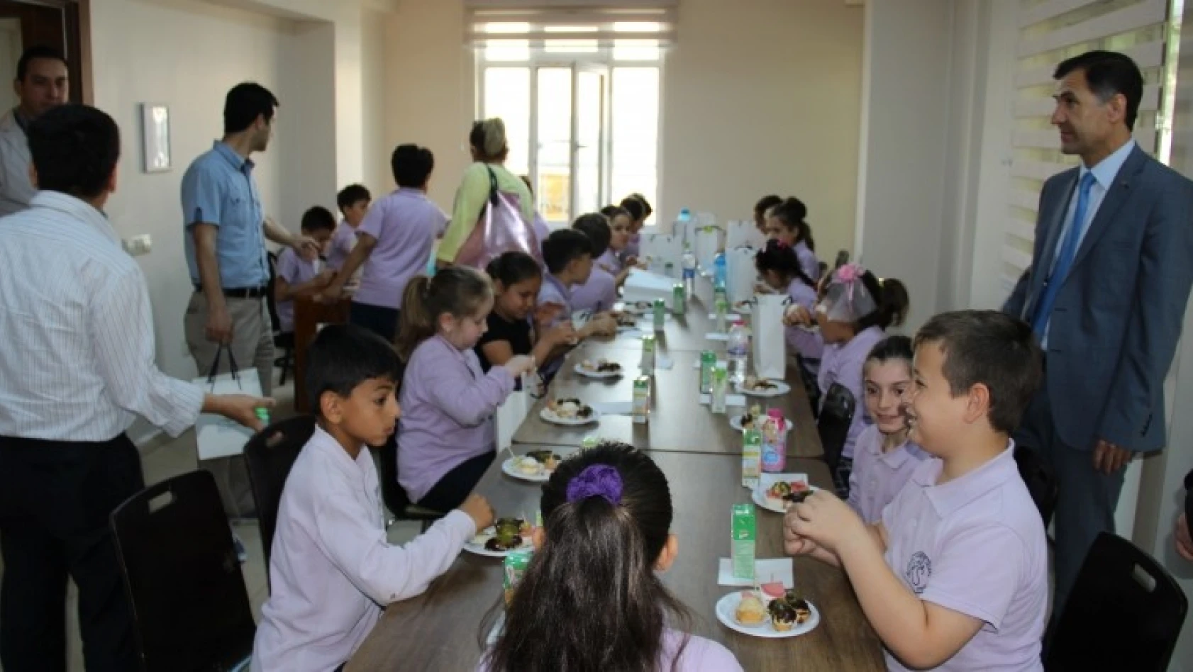 Özcan'dan öğrencilere çevre bilinci eğitimi