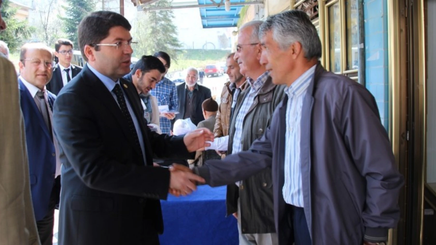 Tunç, Hasankadı'da referandum turu attı