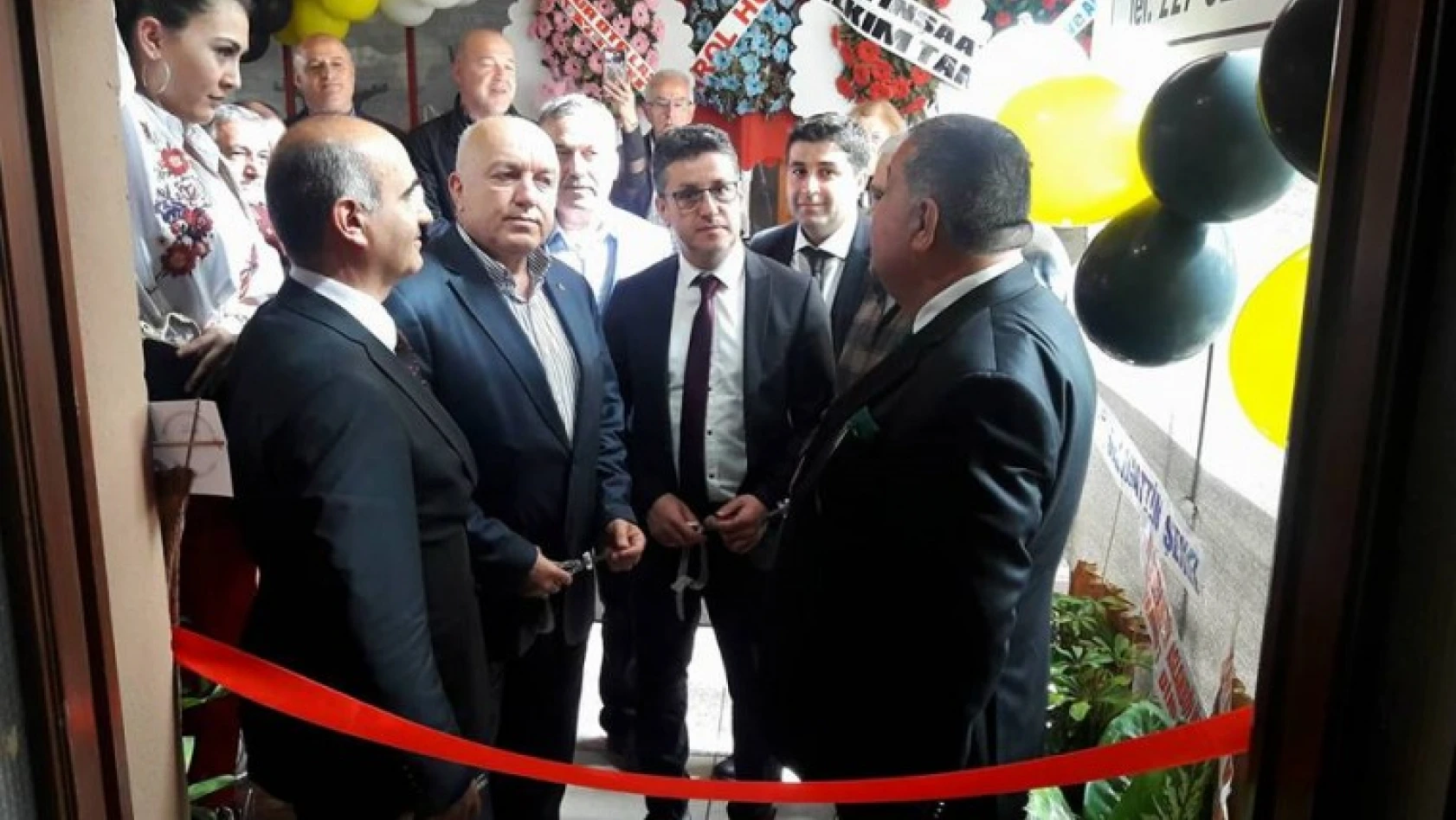 Birkan Bildirici'ye ait diş muayenehanesi açıldı
