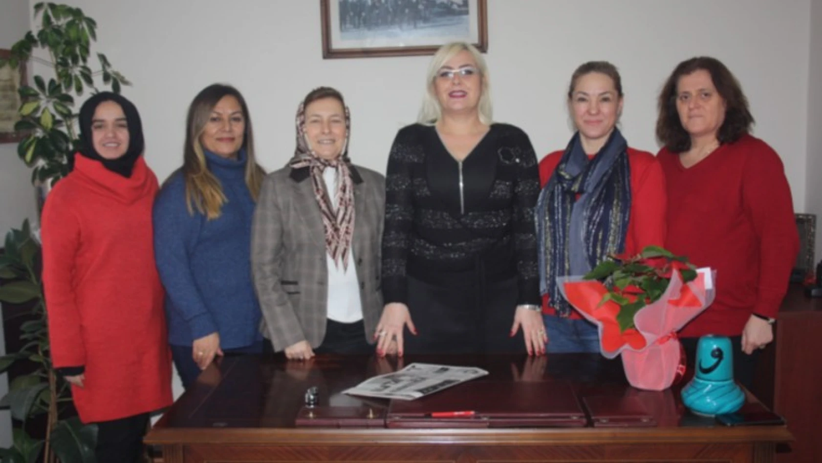 MHP'li kadınlardan Hergün'e Çalışan Gazeteciler Günü ziyareti