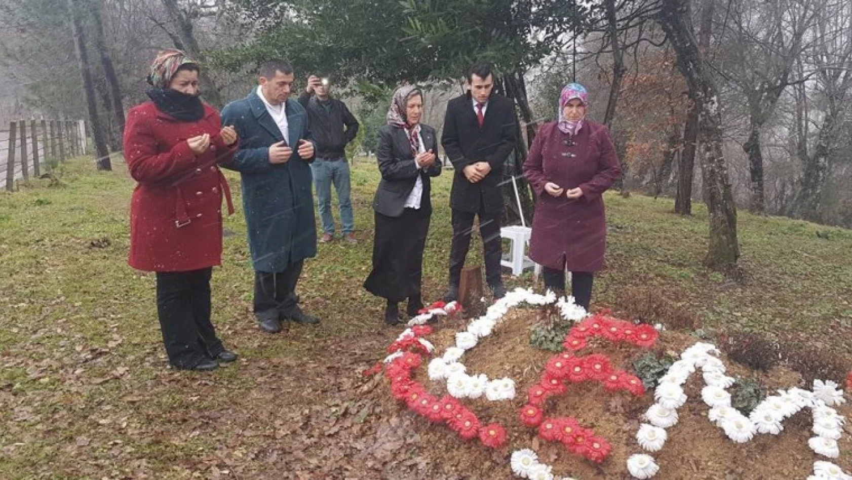 MHP'li kadınlardan şehit Kanbur'un ailesine taziye ziyareti