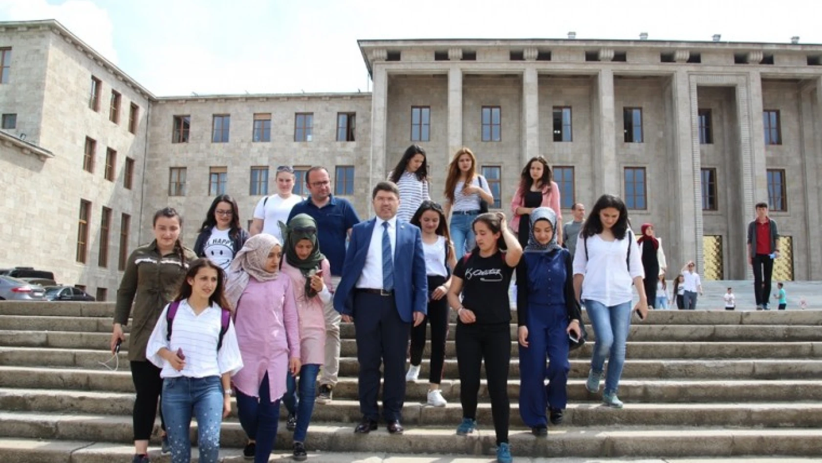Lise öğrencilerinden Tunç'a Meclis ziyareti