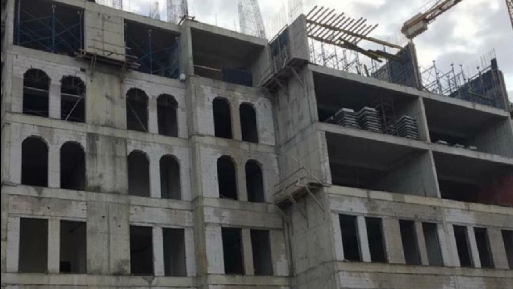 Tunç  Bartın Üniversitesi rektörlük binası hızla yükseliyor'