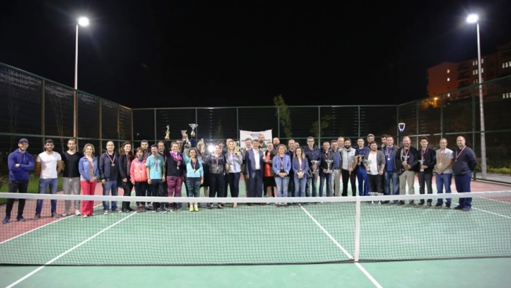 Kaynarca Spor ve Yaşam Parkı'nda tenis rüzgarı