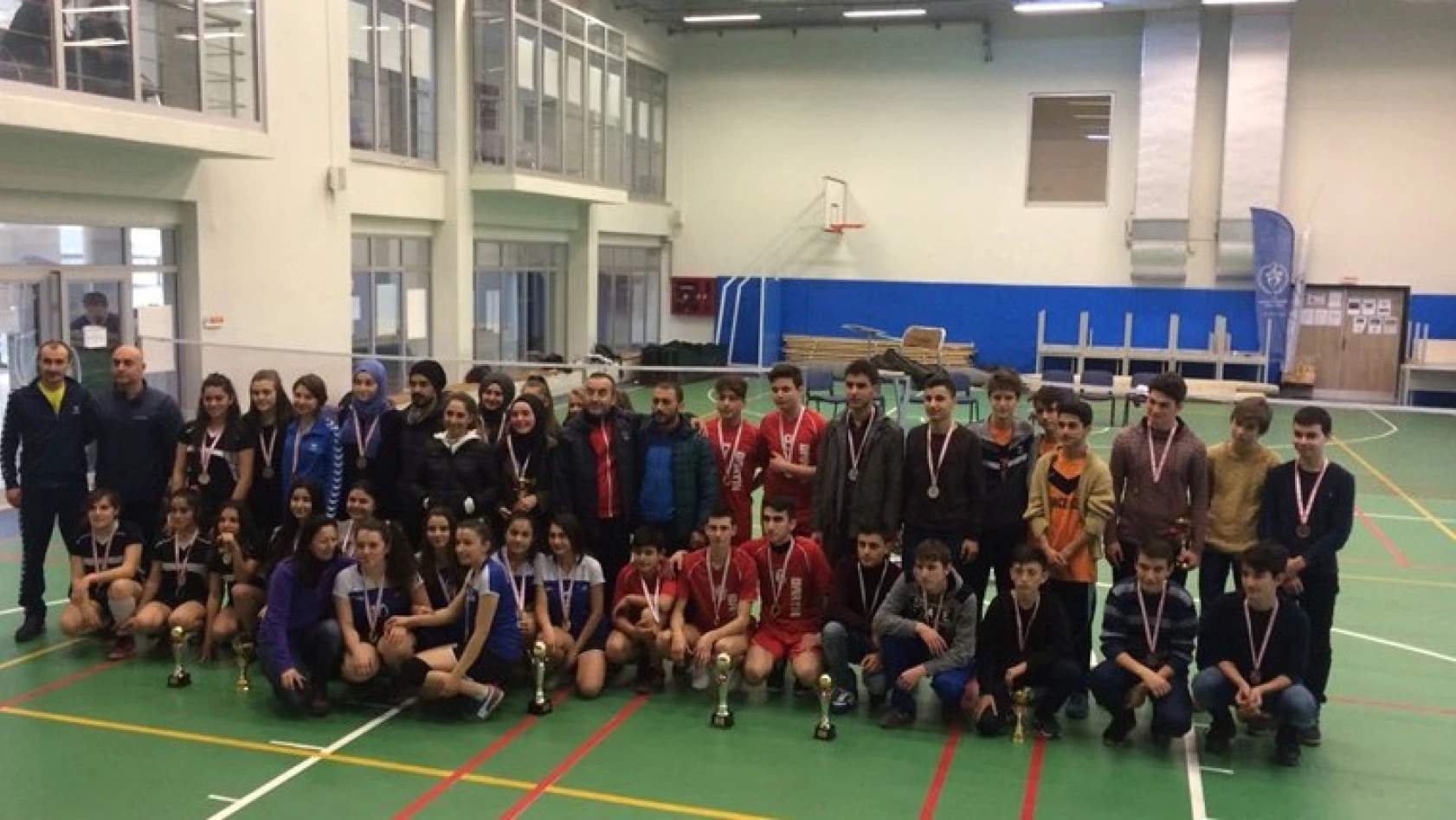 Gençler badminton şampiyonları  meslek liseleri