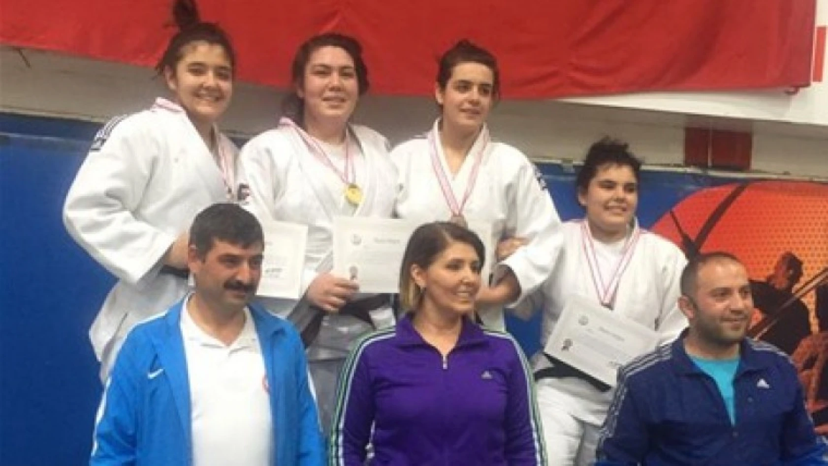 Judo'do sporcularımız madalya kazandı