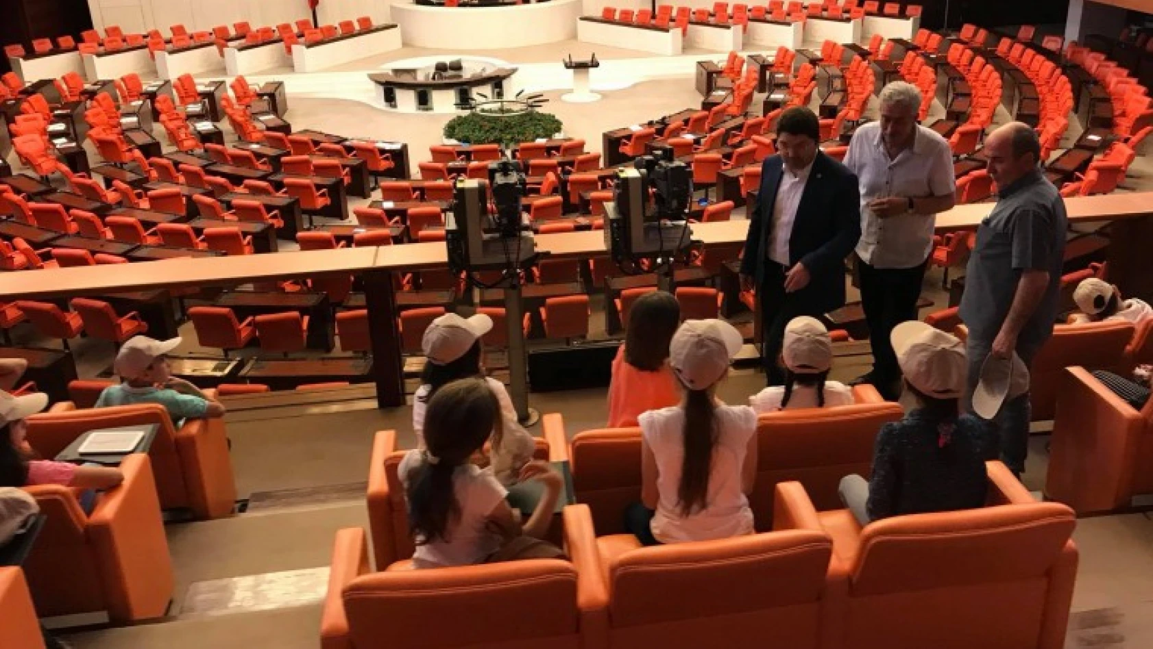 İlkokul öğrencilerinden Tunç'a ve Meclise ziyaret