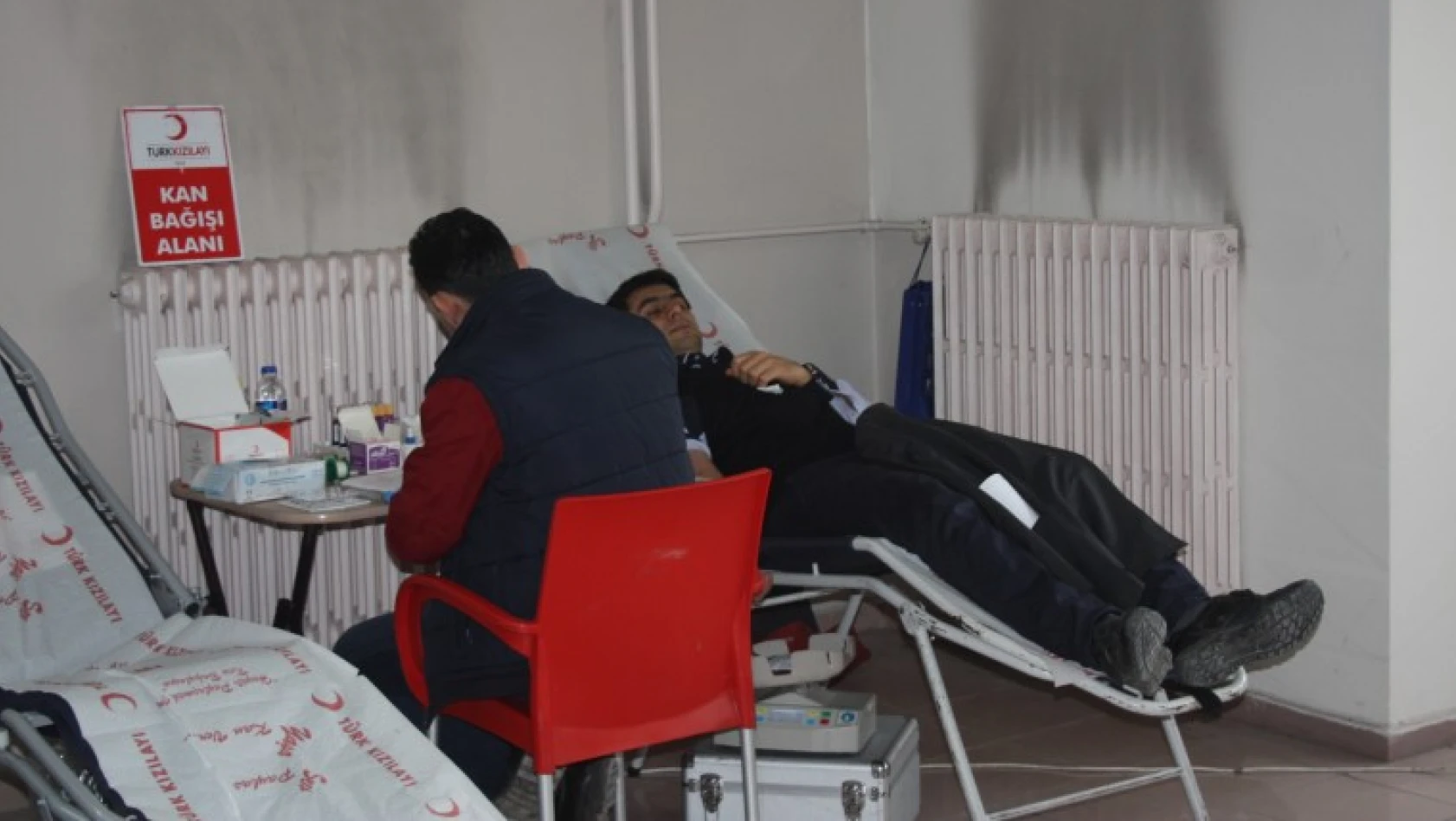 Kızılay'dan valilikte kan bağışı kampanyası