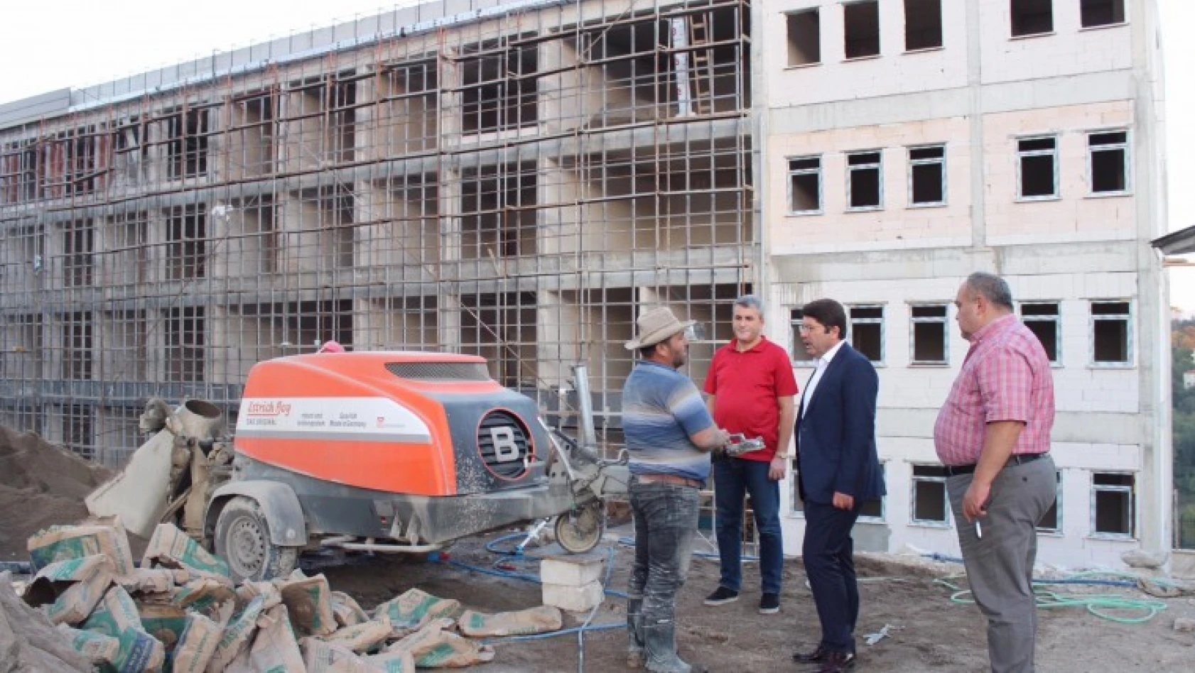 Tunç, Bartın Mesleki Teknik Anadolu Lisesi inşaatını inceledi