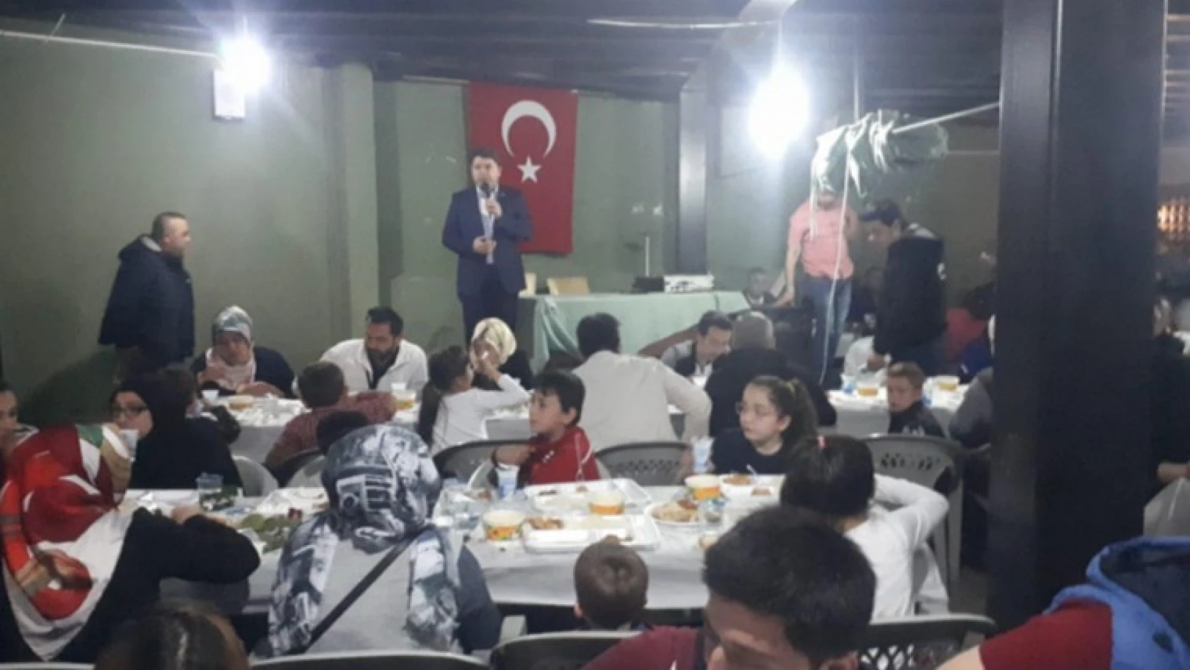 Tunç, İstanbul'daki Bartınlılarla iftarda buluştu