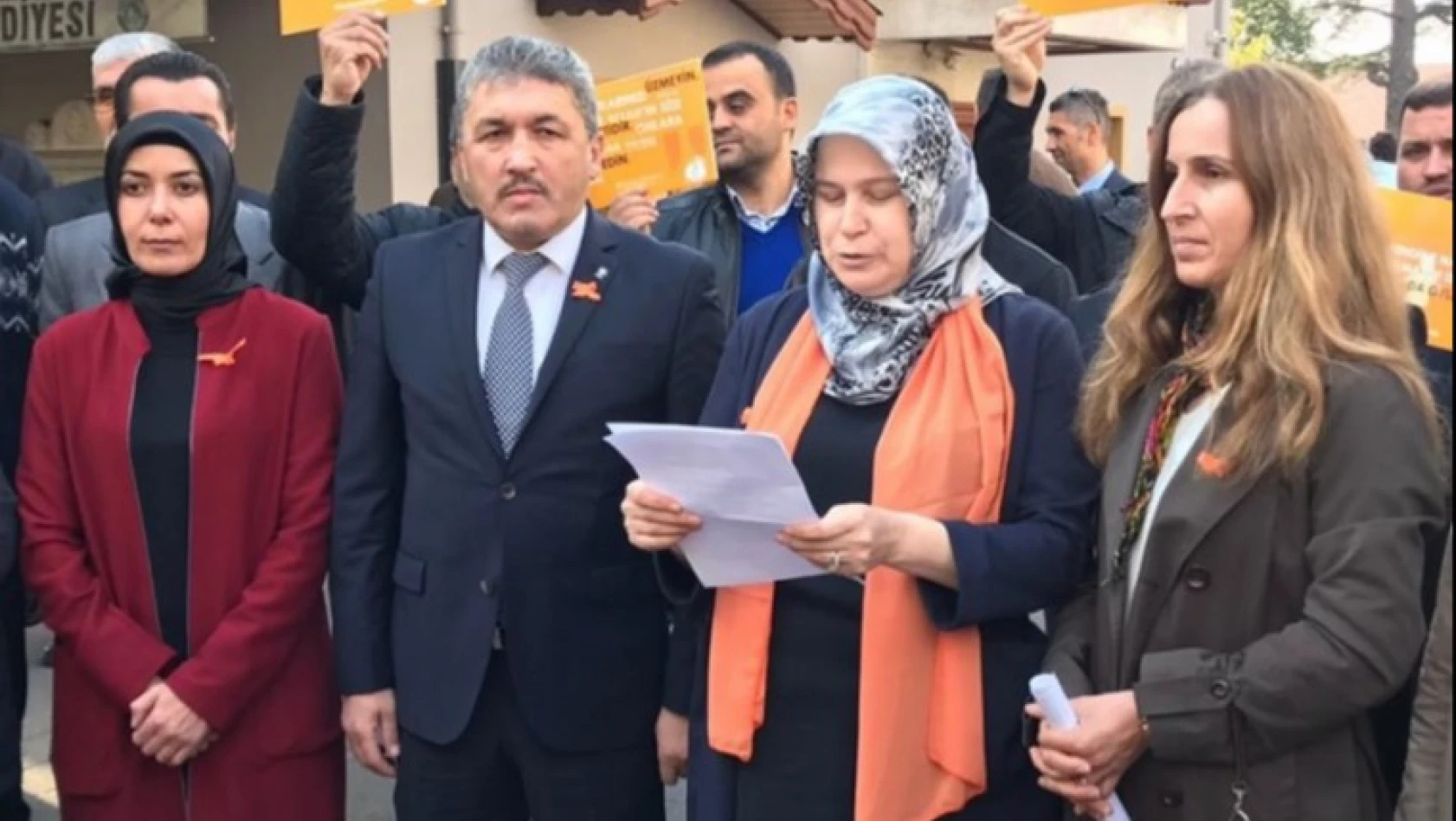 AK Partili kadınlardan şiddete turuncu çizgi