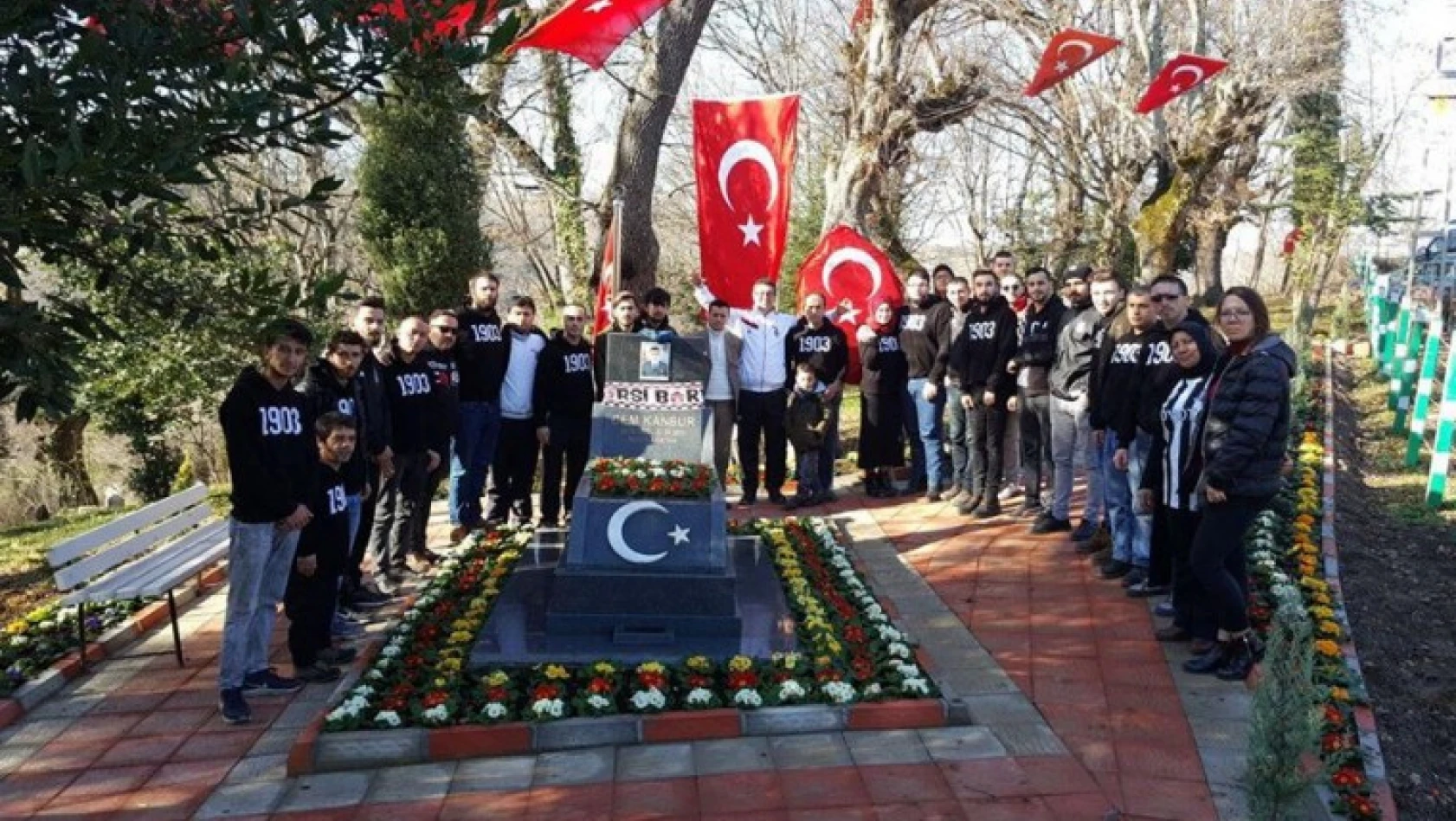 Beşiktaş Çarşı'dan Şehit Kambur'a anlamlı ziyaret