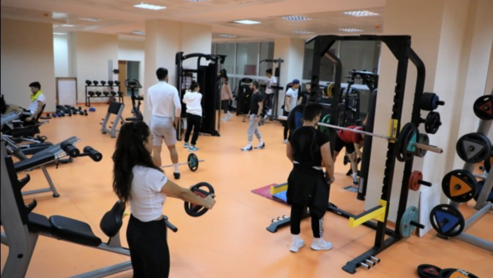 Üniversitede fitness salonu açıldı